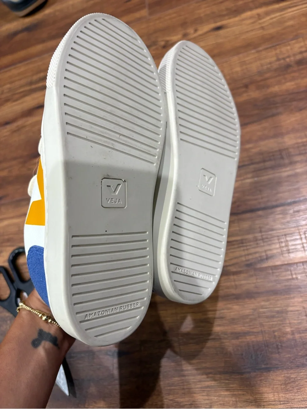 Veja Kids Low-Top Sneakers in White, Blue & Green